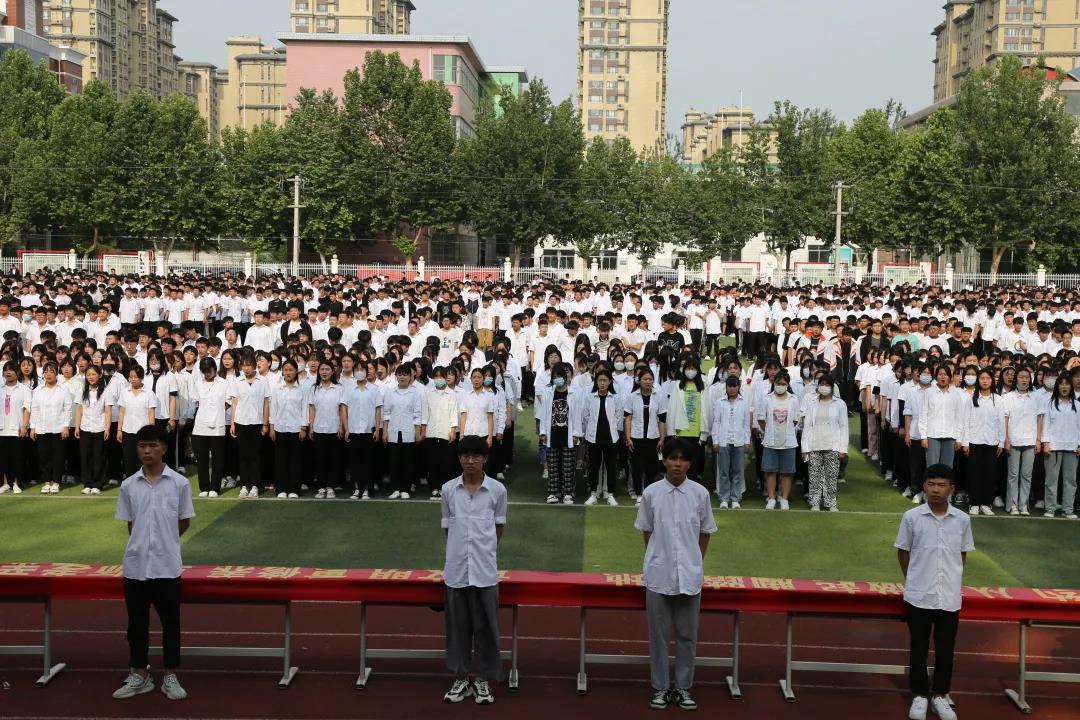 《中等职业学校学生公约》签署仪式