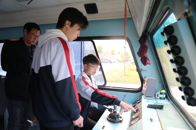 石家庄东华铁路学校火车司机技能比拼活动