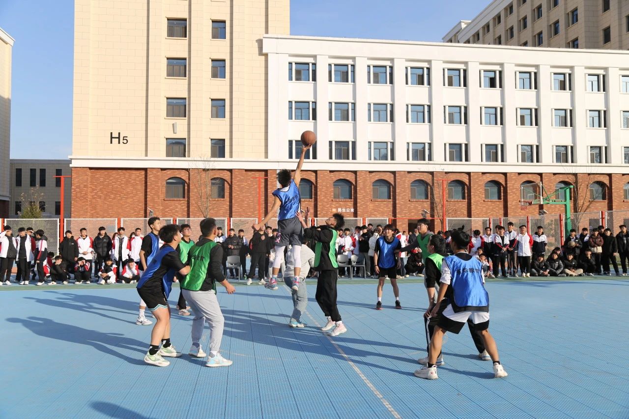 石家庄东华铁路学校举行球类联赛颁奖仪式