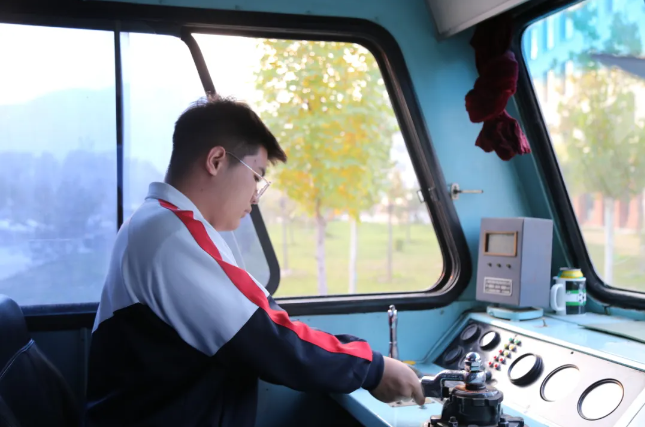 中专电力机车运用与检修专业介绍  