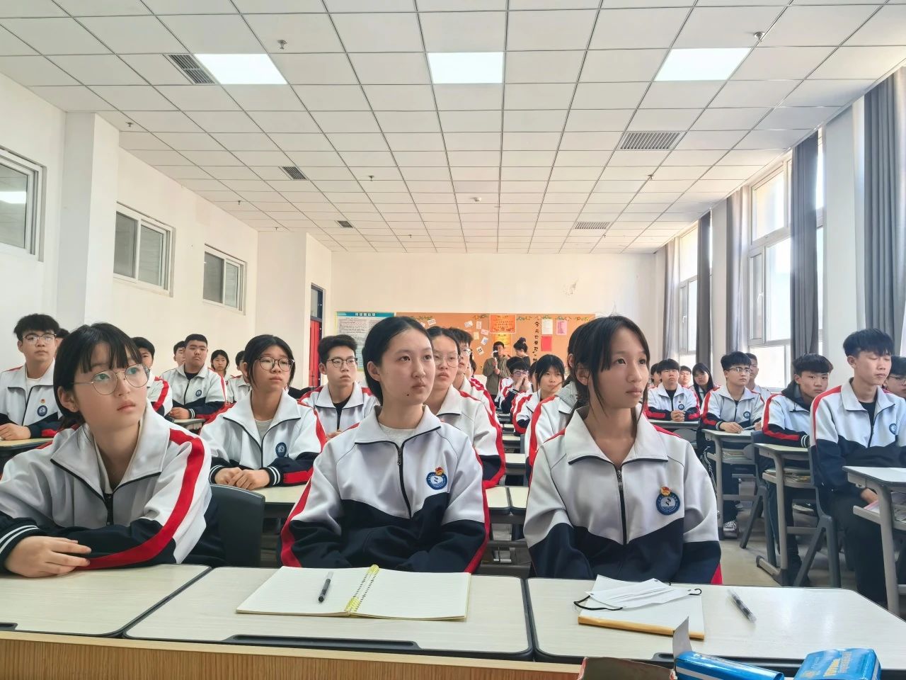 石家庄东华铁路学校&ldquo;学雷锋&middot;树新风&middot;迎校庆&middot;展风采&rdquo;活动