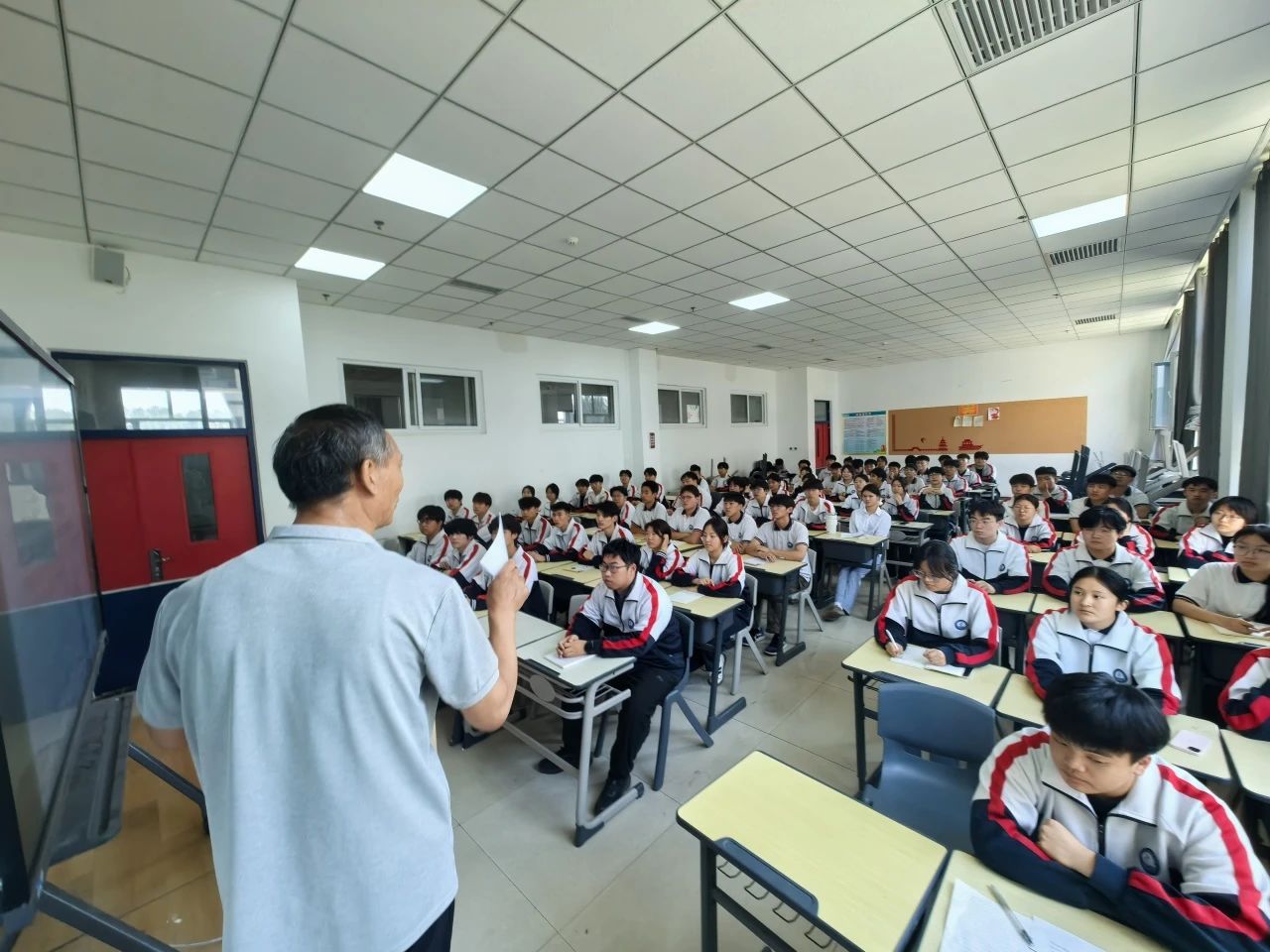 石家庄东华铁路学校开展&ldquo;青春心向党，建功新时代&rdquo;主题团课