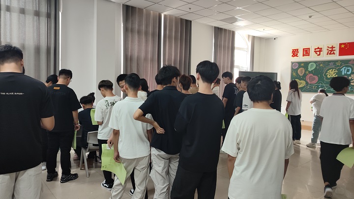 以健康体魄开启人生新篇章，石家庄东华铁路学校2025级新生体检工作有序开展