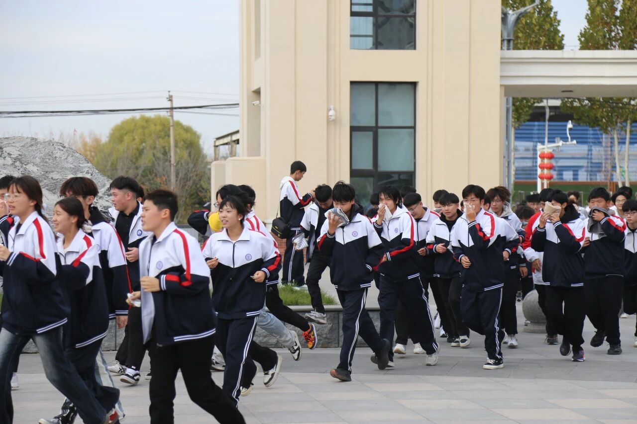 &ldquo;全民消防、生命至上&rdquo;石家庄东华铁路学校开展消防疏散应急演练